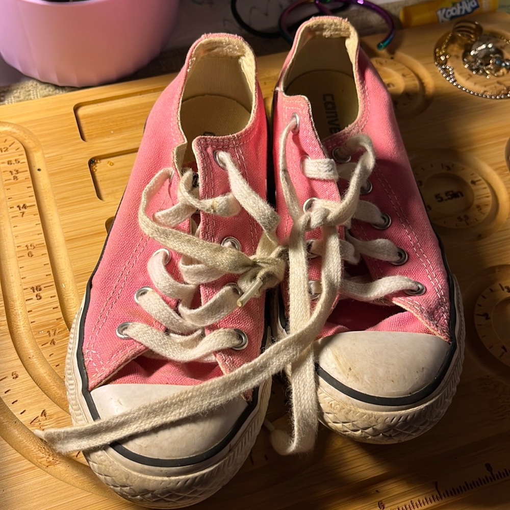 Pink converse